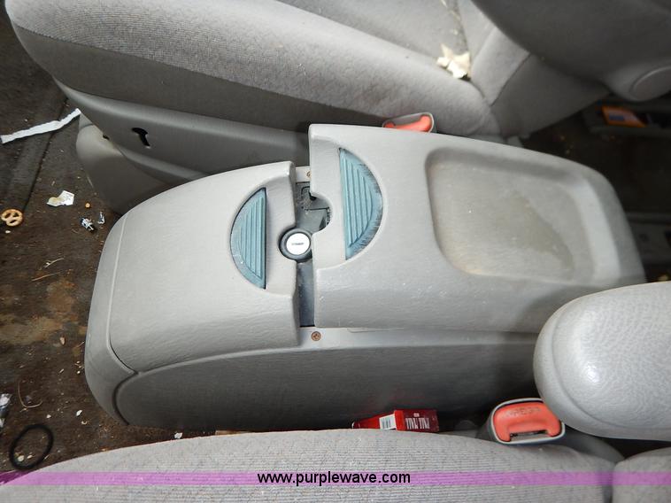 image for item K8907 2001 Chrysler Town & Country LX