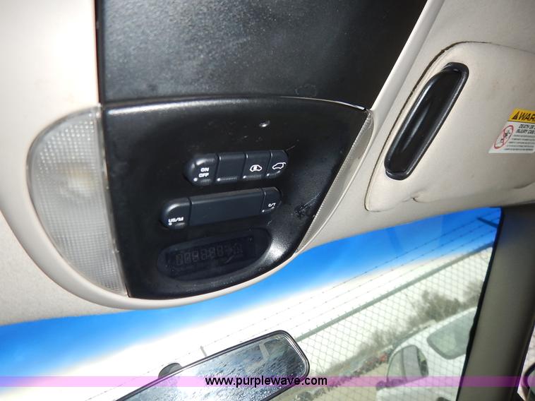 image for item K8907 2001 Chrysler Town & Country LX