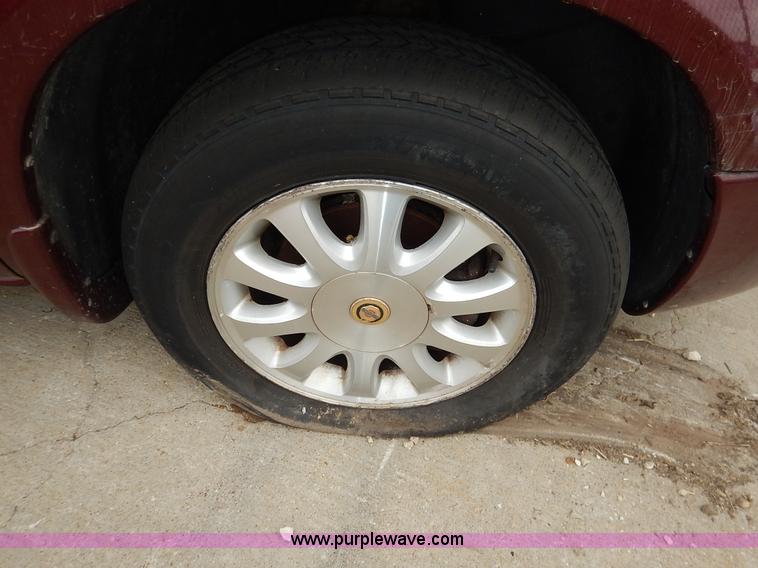 image for item K8907 2001 Chrysler Town & Country LX