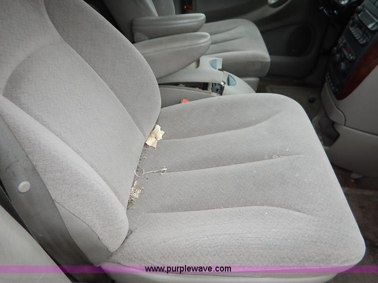 image for item K8907 2001 Chrysler Town & Country LX