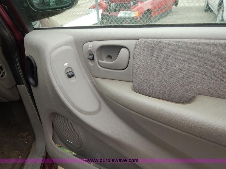 image for item K8907 2001 Chrysler Town & Country LX