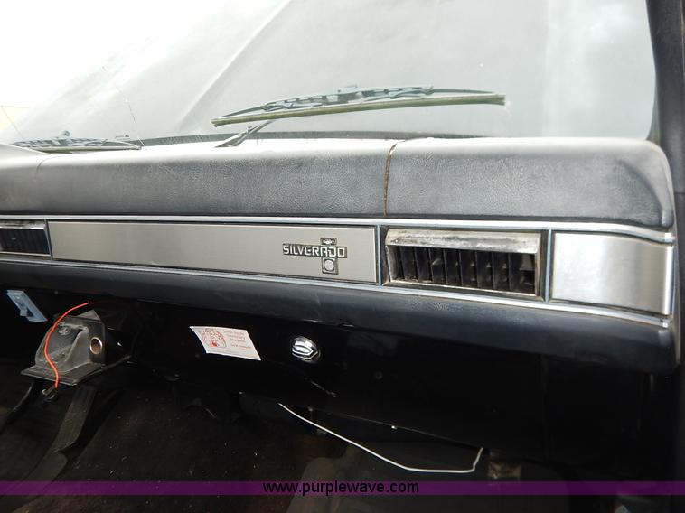 image for item K8913 1987 Chevrolet Silverado R10