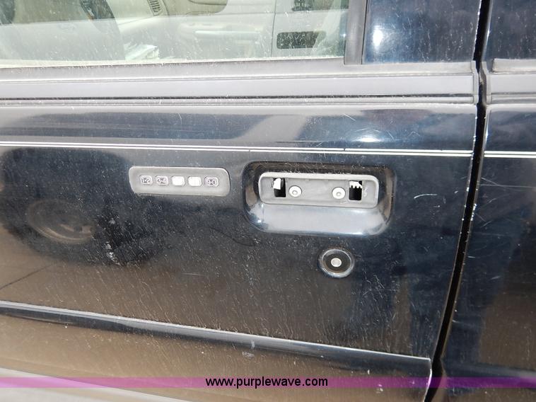 image for item K8916 2001 Ford Explorer