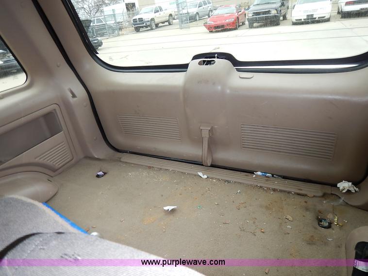 image for item K8916 2001 Ford Explorer