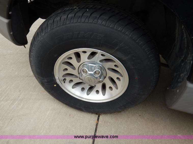 image for item K8916 2001 Ford Explorer