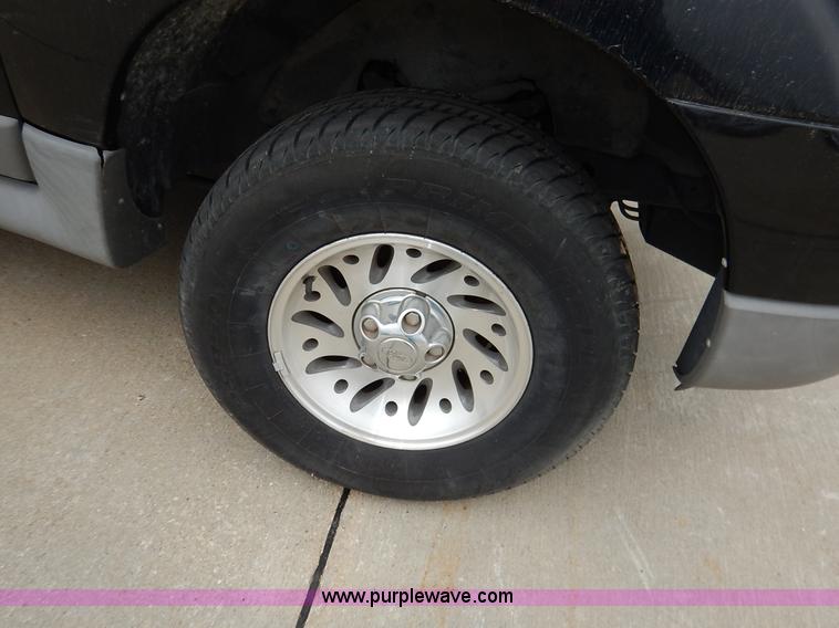 image for item K8916 2001 Ford Explorer