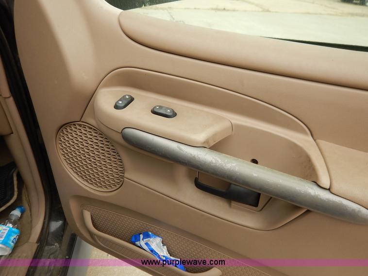 image for item K8916 2001 Ford Explorer