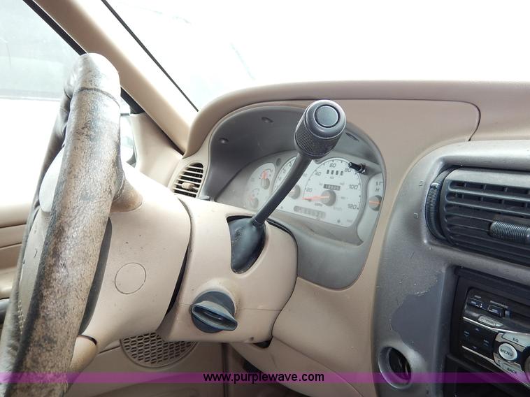 image for item K8916 2001 Ford Explorer