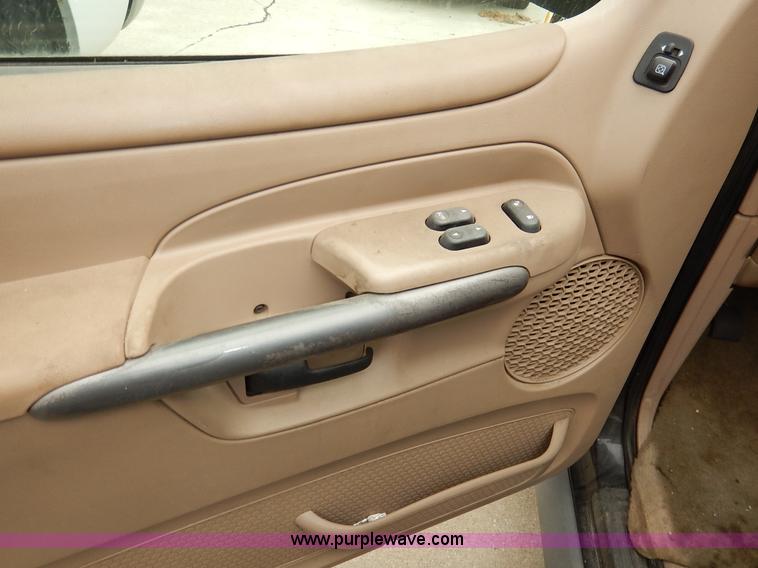 image for item K8916 2001 Ford Explorer