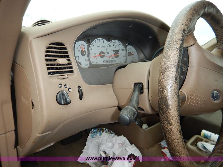 image for item K8916 2001 Ford Explorer