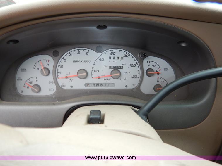 image for item K8916 2001 Ford Explorer