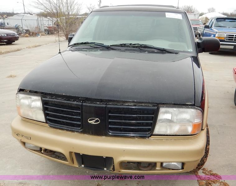 image for item K8920 2000 Oldsmobile Bravada SUV