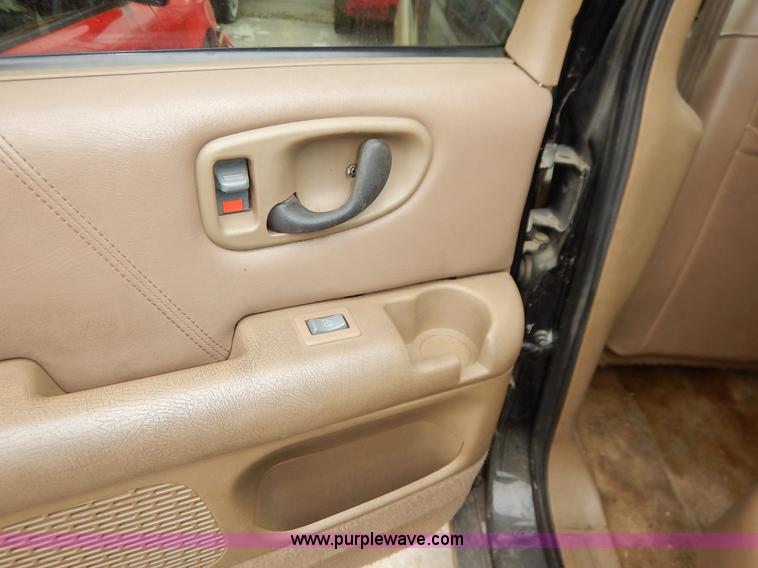 image for item K8920 2000 Oldsmobile Bravada SUV