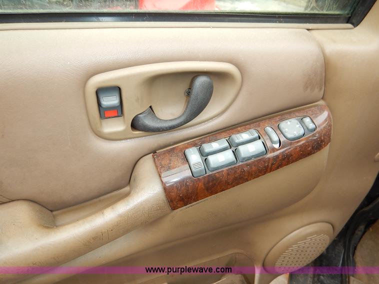 image for item K8920 2000 Oldsmobile Bravada SUV