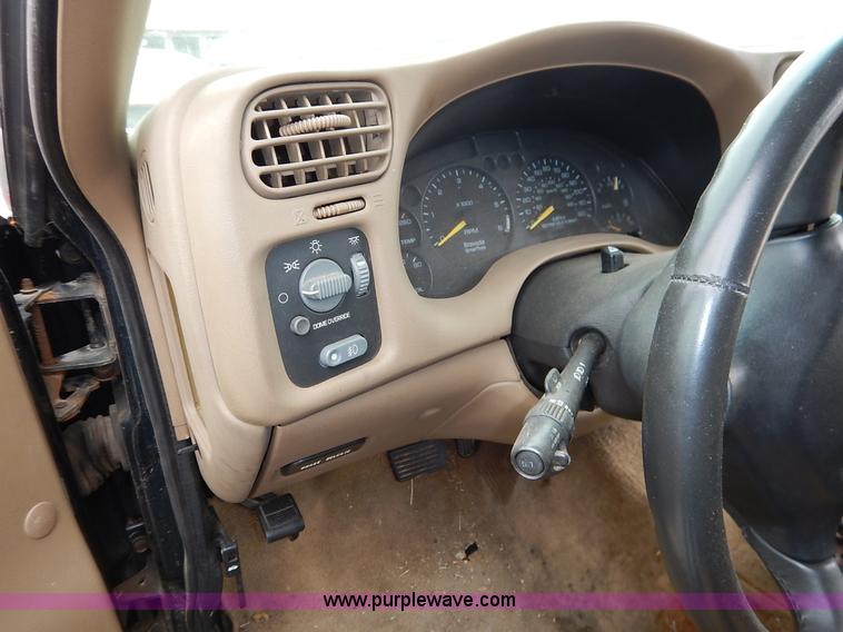 image for item K8920 2000 Oldsmobile Bravada SUV