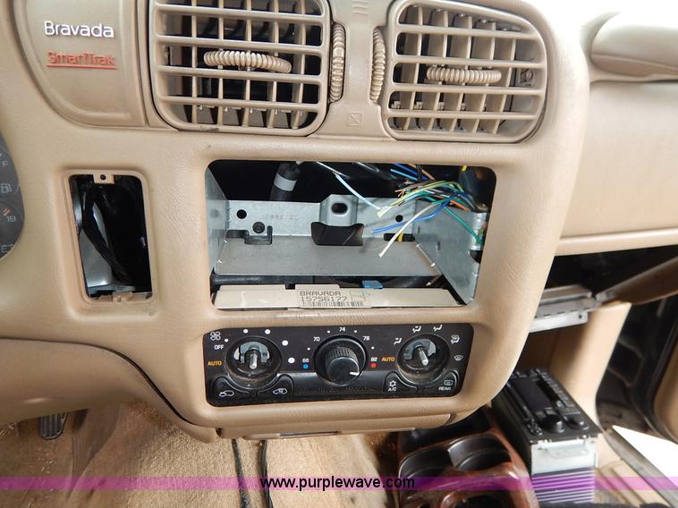 image for item K8920 2000 Oldsmobile Bravada SUV