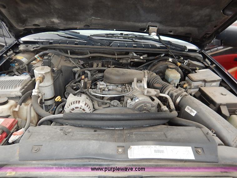 image for item K8920 2000 Oldsmobile Bravada SUV