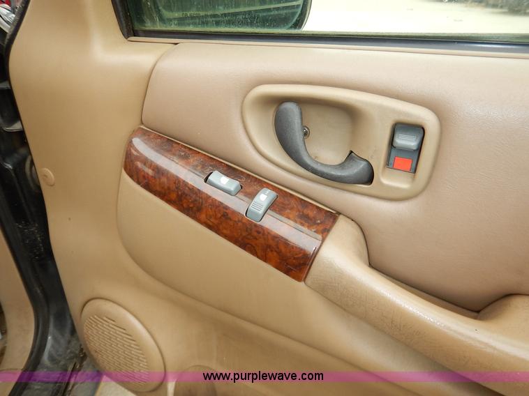 image for item K8920 2000 Oldsmobile Bravada SUV
