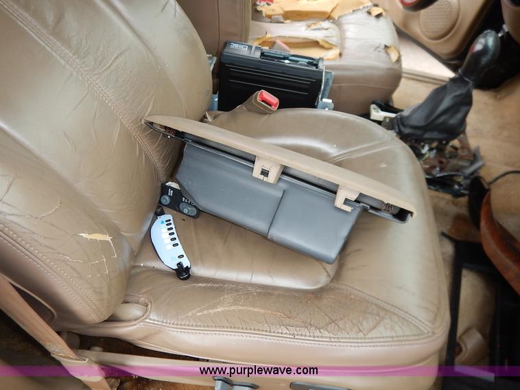 image for item K8920 2000 Oldsmobile Bravada SUV