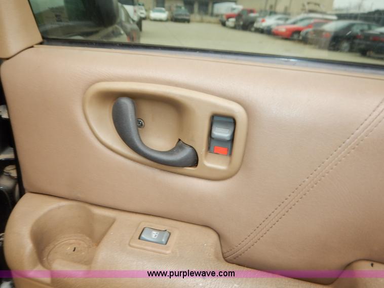 image for item K8920 2000 Oldsmobile Bravada SUV