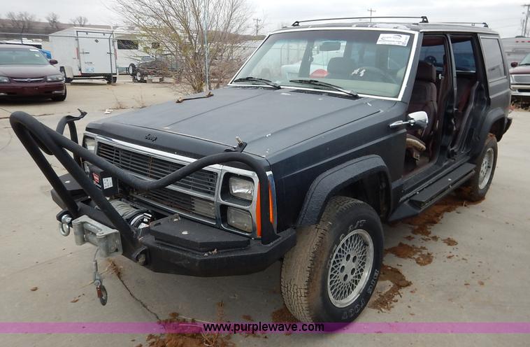 image for item K8921 1990 Jeep Wagoneer SUV