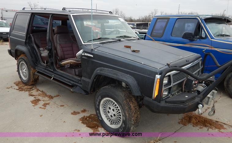 image for item K8921 1990 Jeep Wagoneer SUV