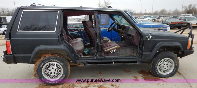 image for item K8921 1990 Jeep Wagoneer SUV