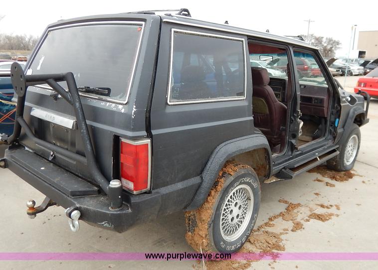 image for item K8921 1990 Jeep Wagoneer SUV