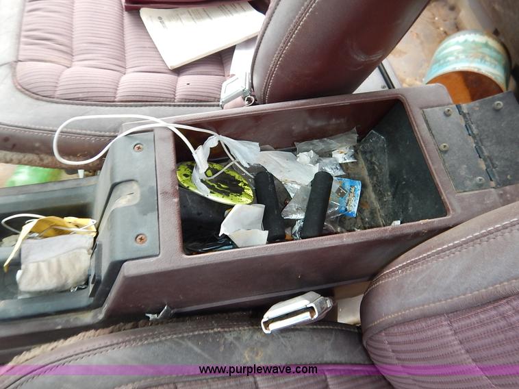 image for item K8921 1990 Jeep Wagoneer SUV