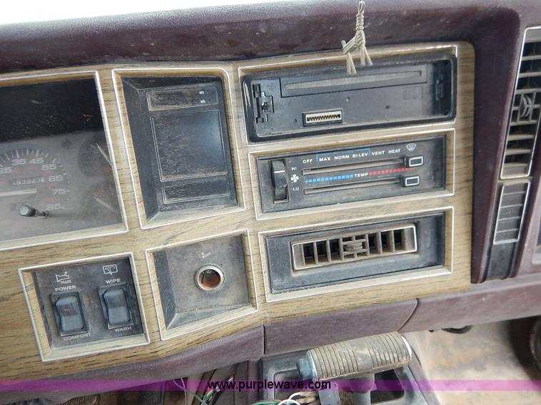 image for item K8921 1990 Jeep Wagoneer SUV