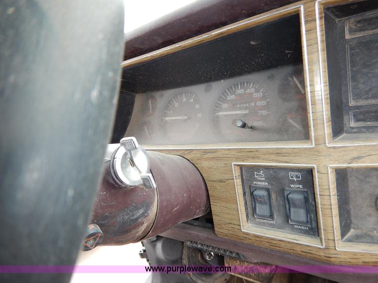 image for item K8921 1990 Jeep Wagoneer SUV