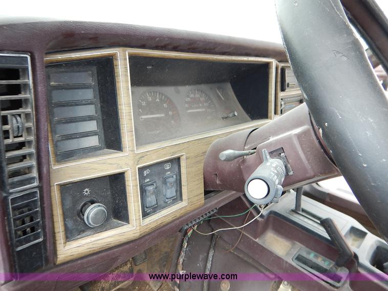 image for item K8921 1990 Jeep Wagoneer SUV