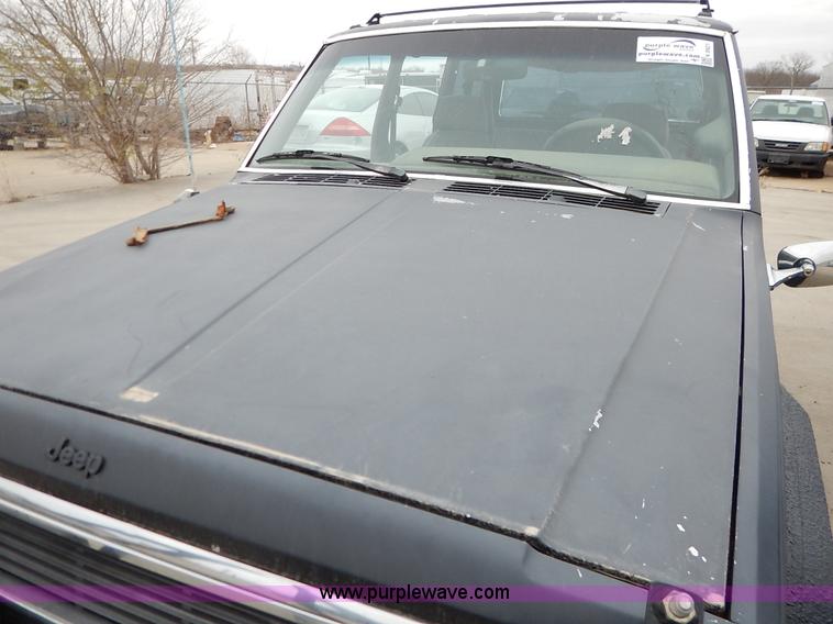 image for item K8921 1990 Jeep Wagoneer SUV