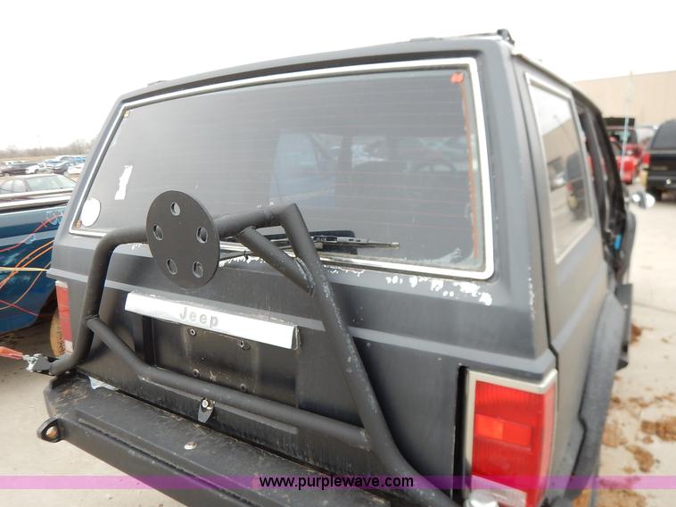 image for item K8921 1990 Jeep Wagoneer SUV