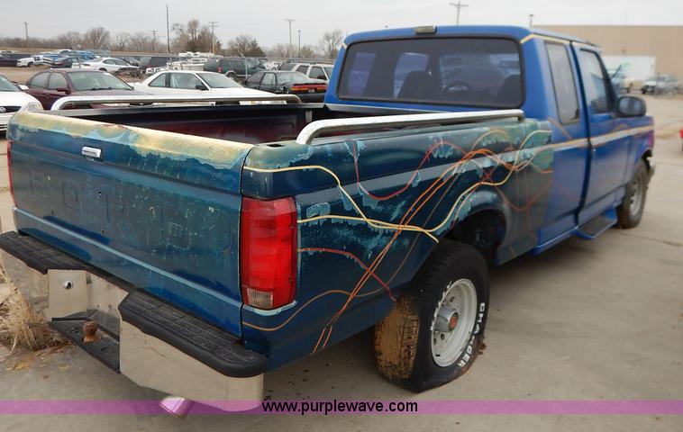 image for item K8922 1993 Ford F150 XL SuperCab pickup truck