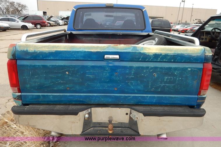 image for item K8922 1993 Ford F150 XL SuperCab pickup truck