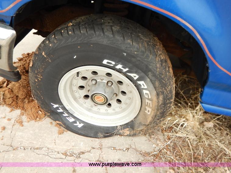 image for item K8922 1993 Ford F150 XL SuperCab pickup truck