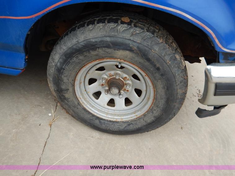 image for item K8922 1993 Ford F150 XL SuperCab pickup truck