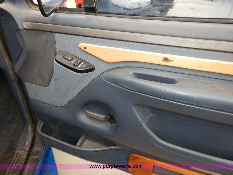 image for item K8922 1993 Ford F150 XL SuperCab pickup truck