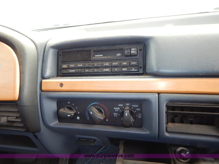 image for item K8922 1993 Ford F150 XL SuperCab pickup truck