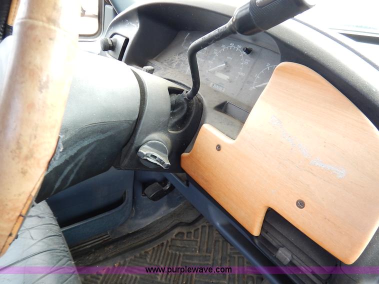 image for item K8922 1993 Ford F150 XL SuperCab pickup truck