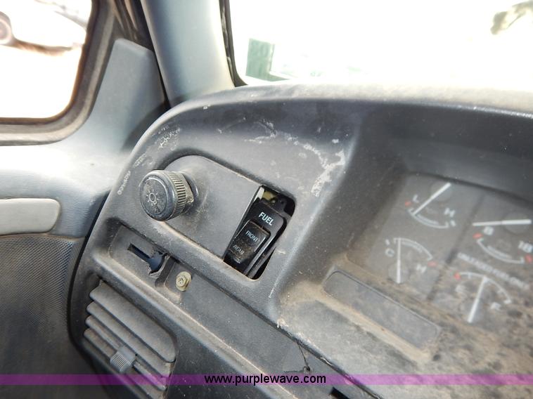 image for item K8922 1993 Ford F150 XL SuperCab pickup truck