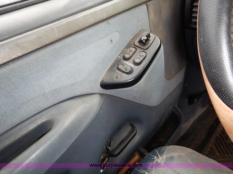 image for item K8922 1993 Ford F150 XL SuperCab pickup truck