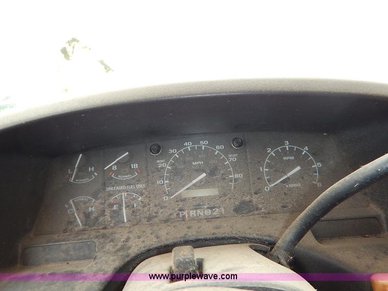 image for item K8922 1993 Ford F150 XL SuperCab pickup truck