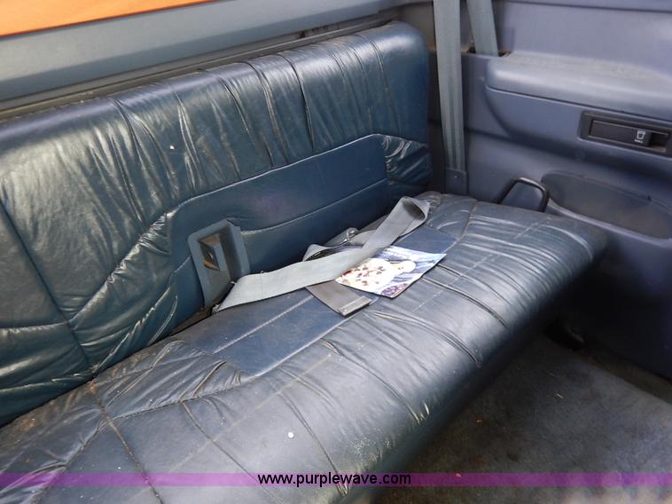 image for item K8922 1993 Ford F150 XL SuperCab pickup truck