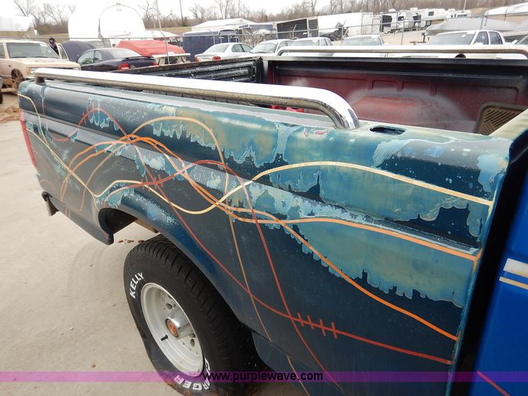 image for item K8922 1993 Ford F150 XL SuperCab pickup truck