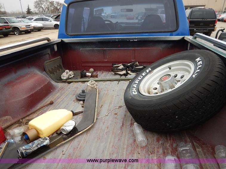 image for item K8922 1993 Ford F150 XL SuperCab pickup truck