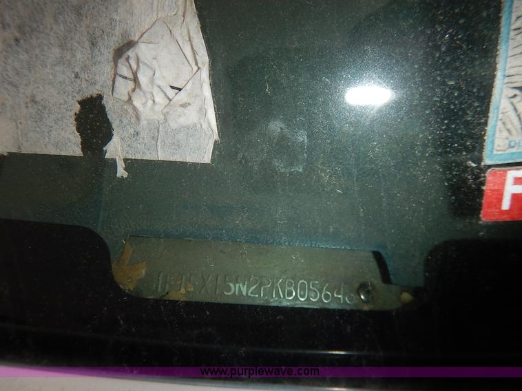 image for item K8922 1993 Ford F150 XL SuperCab pickup truck