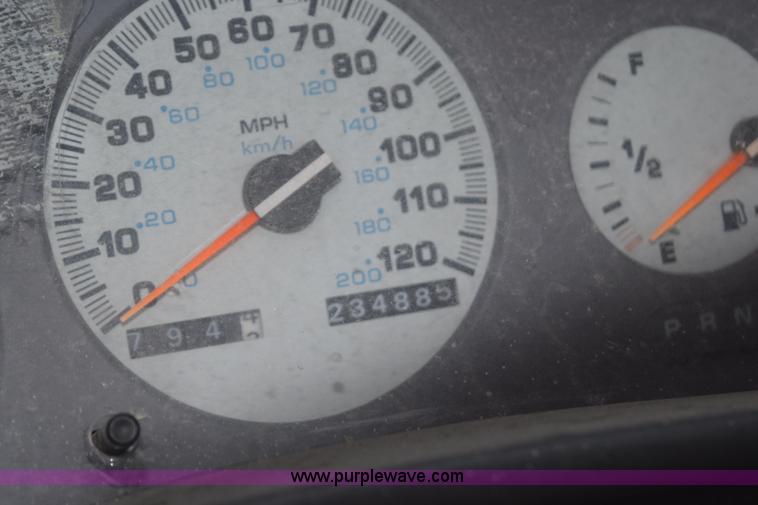 image for item K8924 1995 Dodge Intrepid