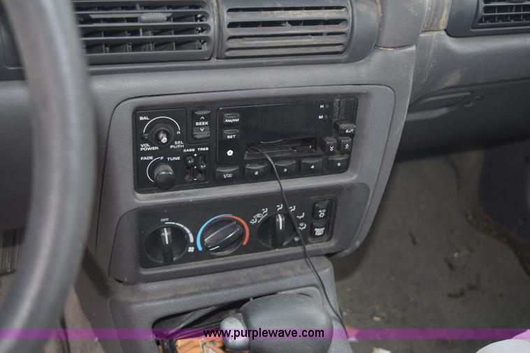 image for item K8924 1995 Dodge Intrepid